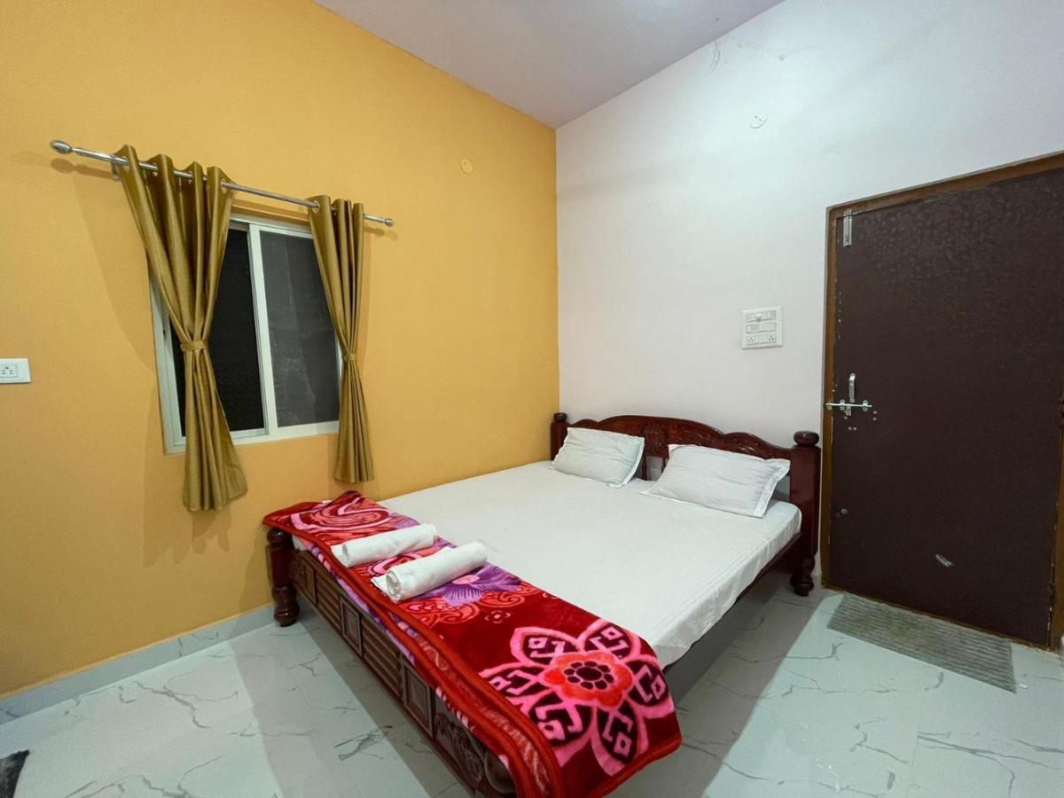 Veeru Homestay Hospet Buitenkant foto