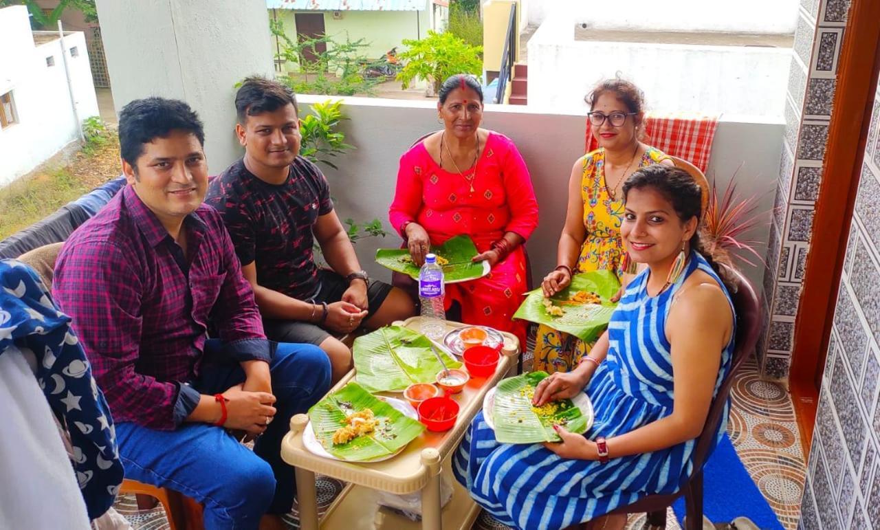 Veeru Homestay Hospet Buitenkant foto