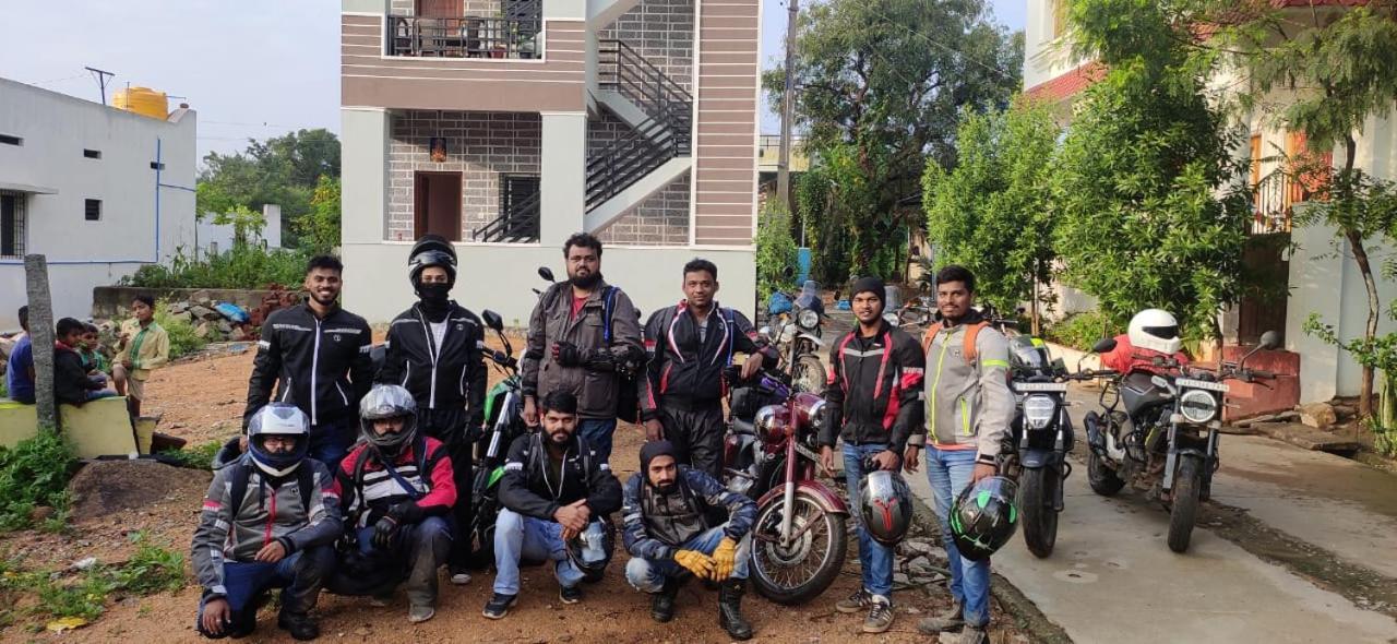 Veeru Homestay Hospet Buitenkant foto