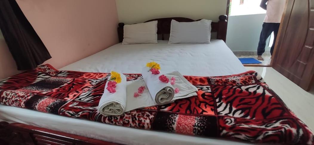 Veeru Homestay Hospet Buitenkant foto