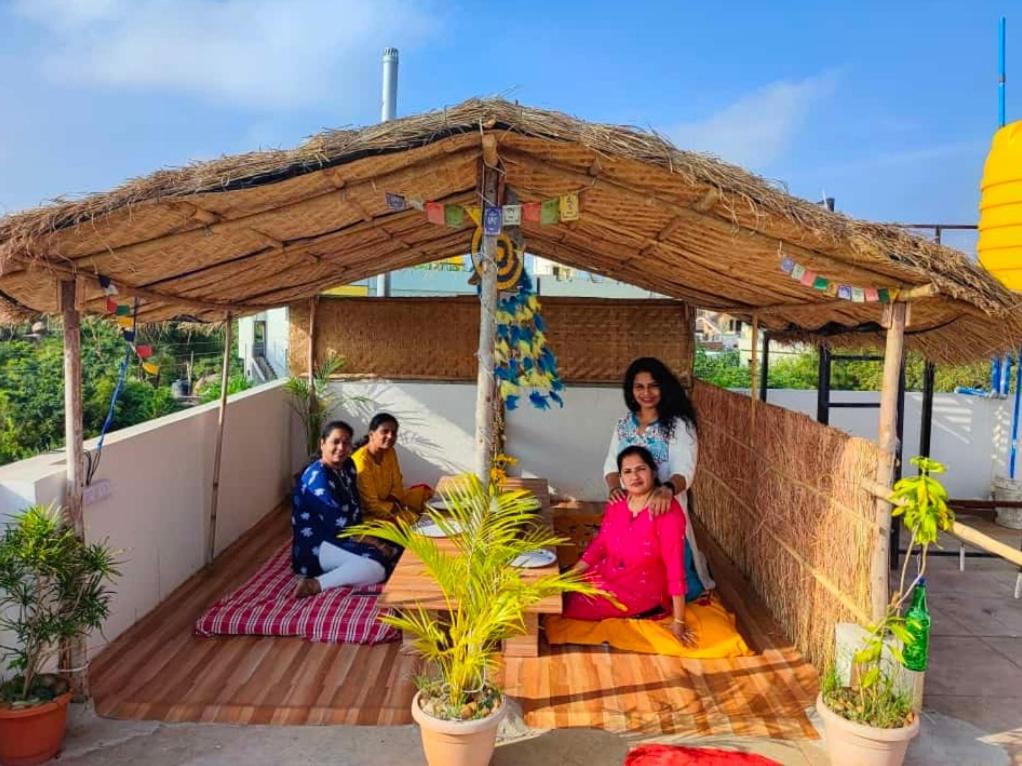 Veeru Homestay Hospet Buitenkant foto